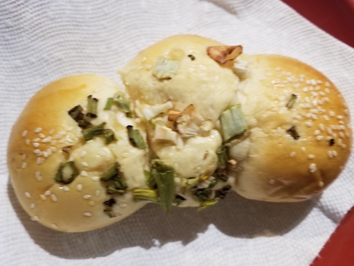 green onion bun