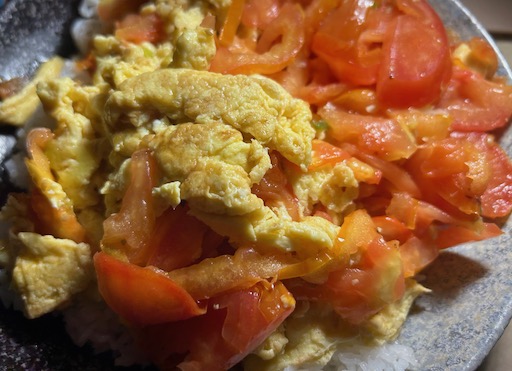tomato and scrambled egg